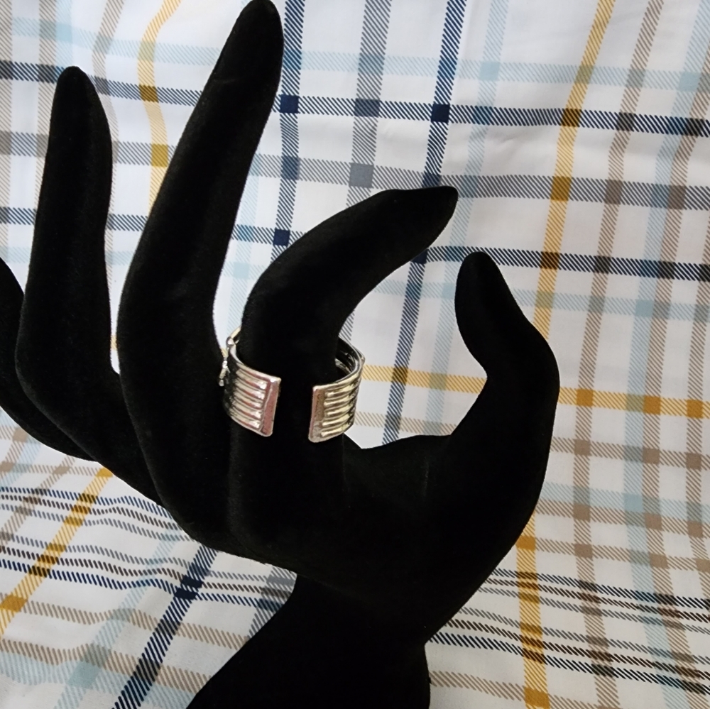 Wire Ring - Picture 2 of 2